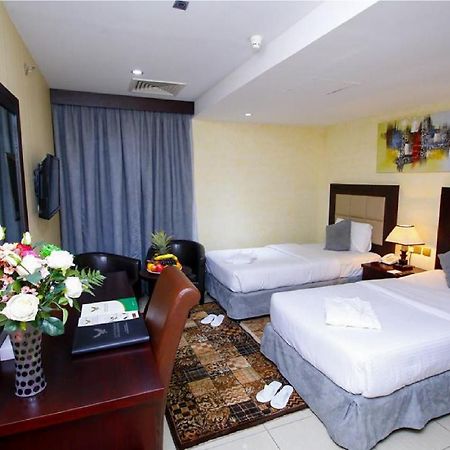 Royal Falcon Hotel Dubai Exteriör bild