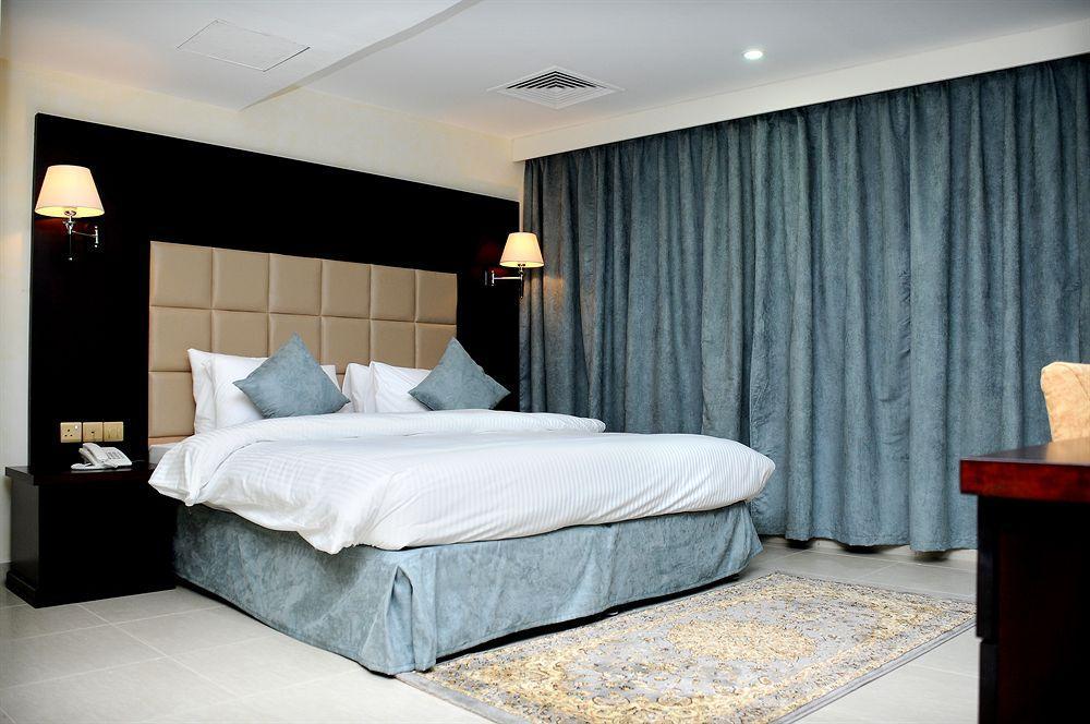Royal Falcon Hotel Dubai Exteriör bild