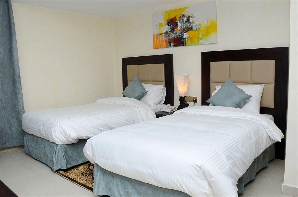 Royal Falcon Hotel Dubai Exteriör bild