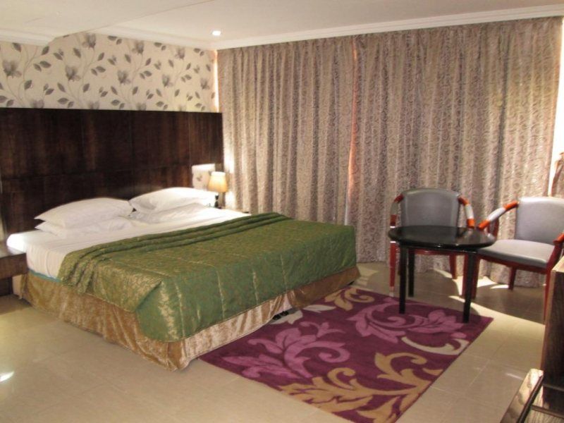 Royal Falcon Hotel Dubai Exteriör bild