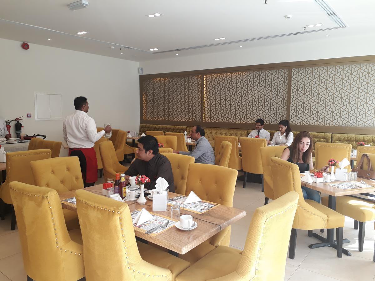 Royal Falcon Hotel Dubai Exteriör bild