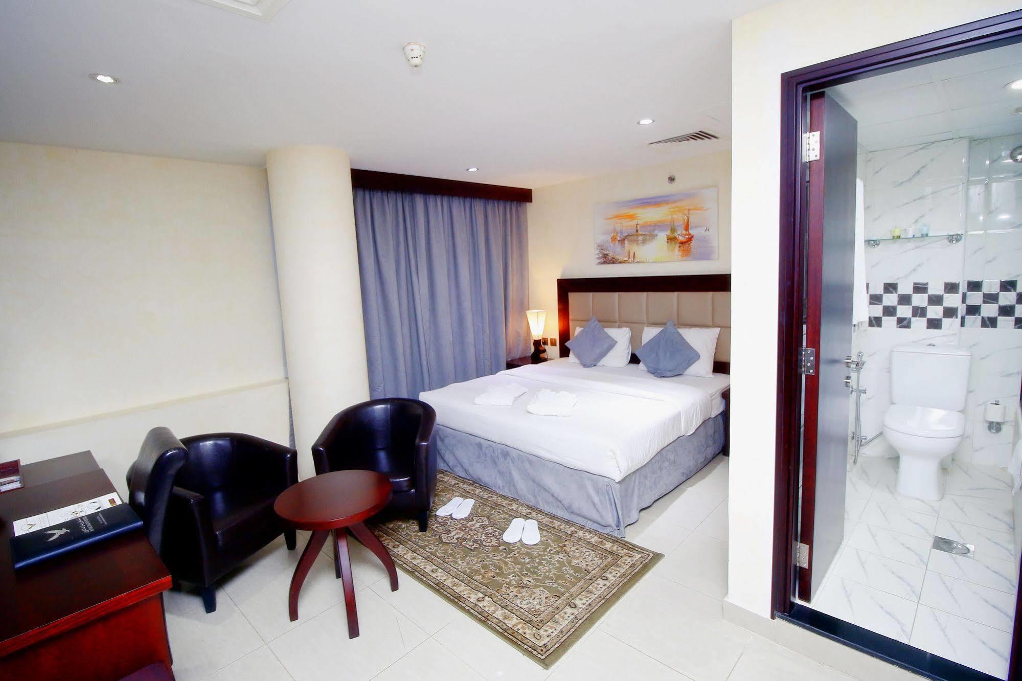Royal Falcon Hotel Dubai Exteriör bild