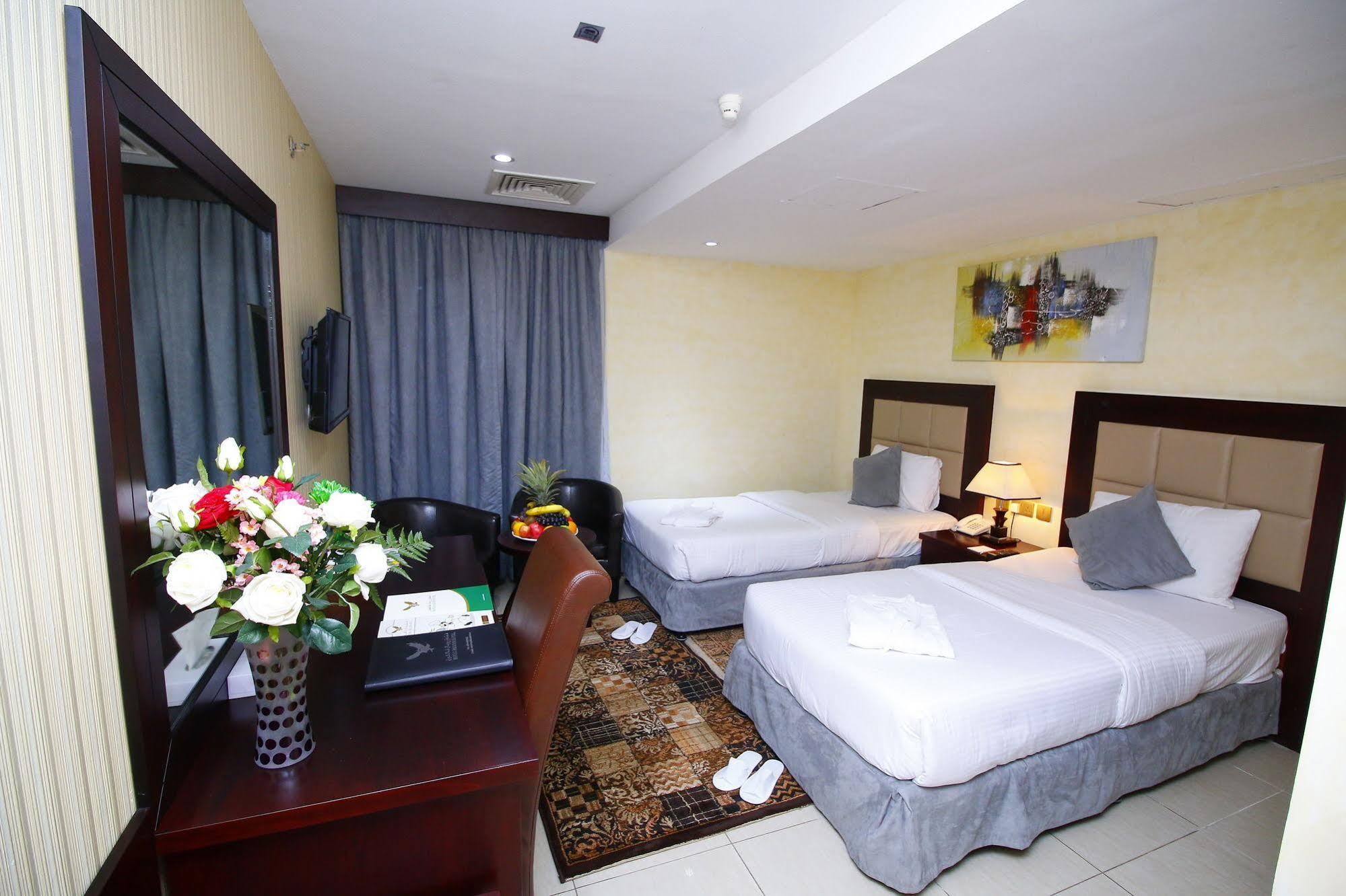 Royal Falcon Hotel Dubai Exteriör bild