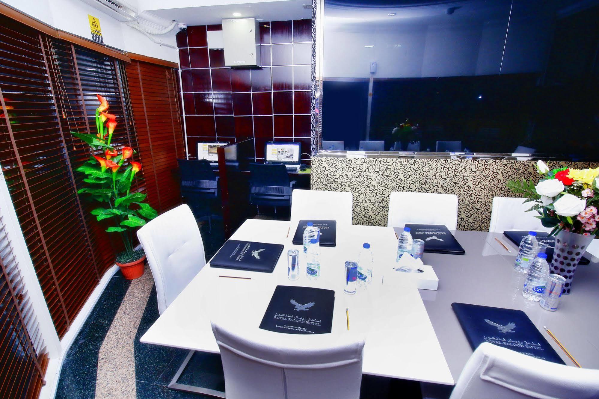Royal Falcon Hotel Dubai Exteriör bild