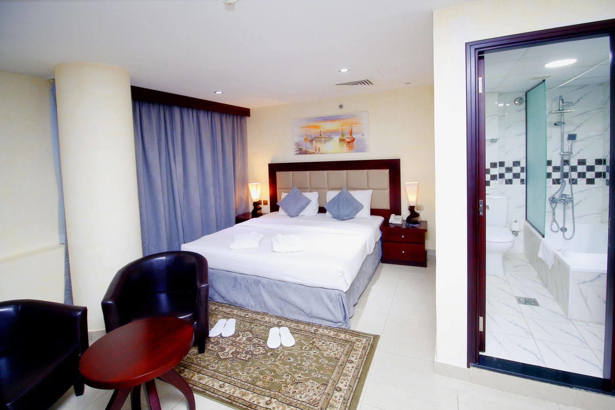 Royal Falcon Hotel Dubai Exteriör bild