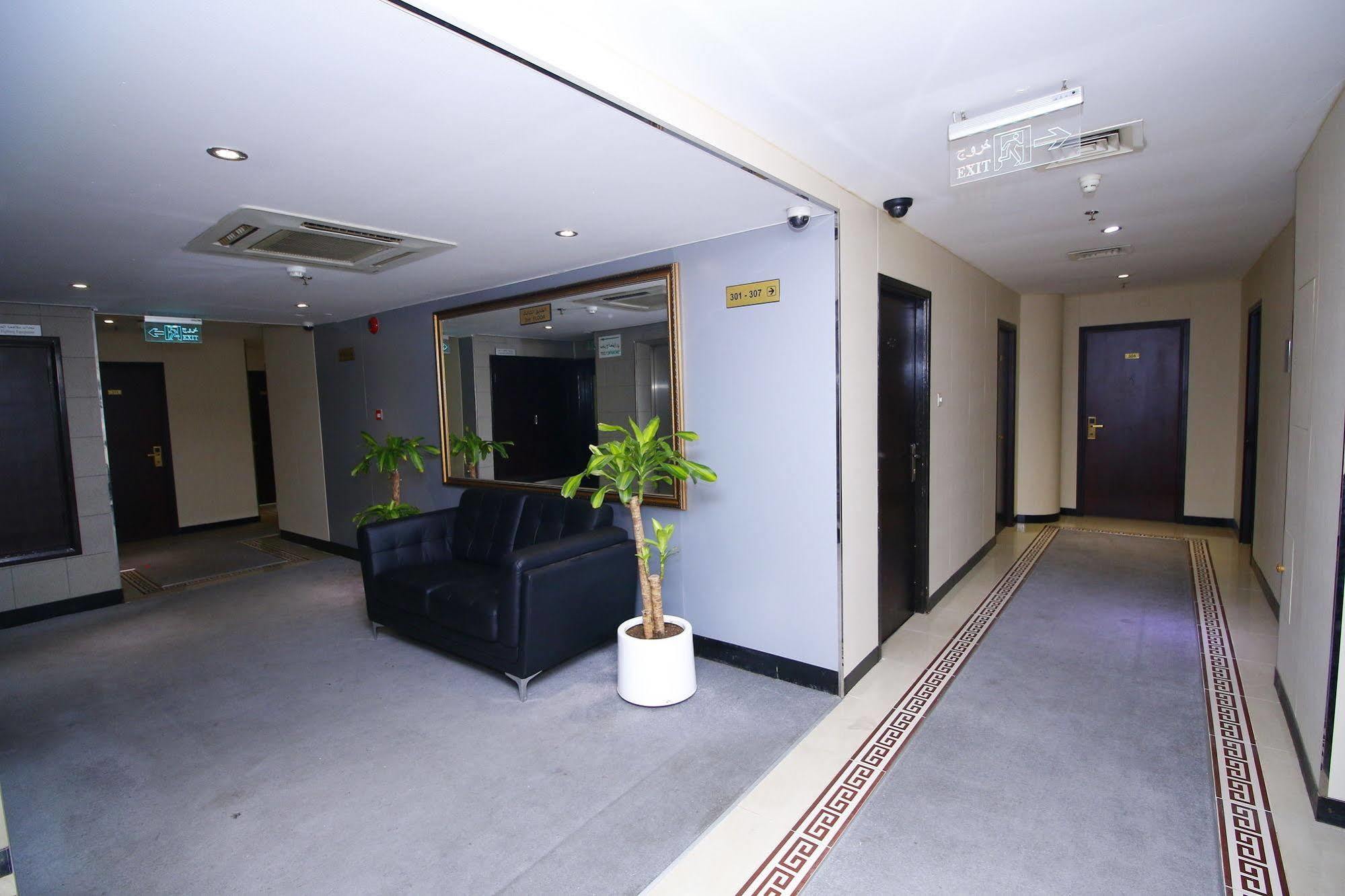 Royal Falcon Hotel Dubai Exteriör bild